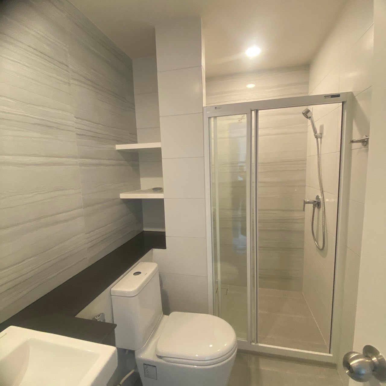 LINE_ALBUM_No.-87-11-fl.-Escent2-28-sqm.-10000฿_240517_1